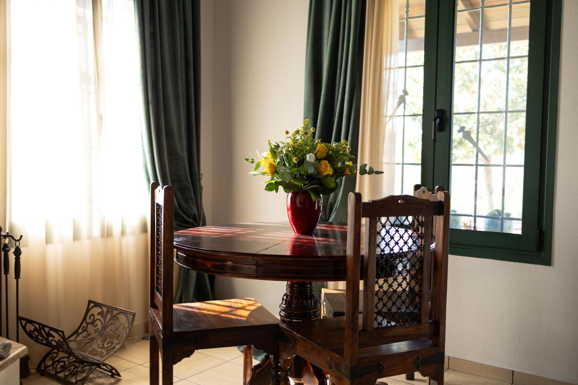 The Hobbit Hole Villa Trikala  Bagian luar foto